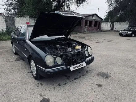 Mercedes-Benz E 280 1997 года за 1 600 000 тг. в Алматы – фото 3