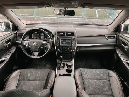 Toyota Camry 2015 года за 6 200 000 тг. в Атырау – фото 7