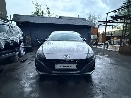 Hyundai Elantra 2022 года за 9 500 000 тг. в Караганда – фото 2