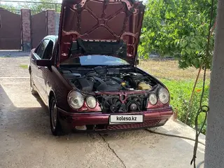 Mercedes-Benz E 320
