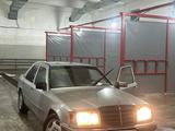 Mercedes-Benz E 200 1986 года за 700 000 тг. в Караганда