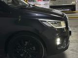 Kia Carnival 2019 года за 14 500 000 тг. в Алматы – фото 5