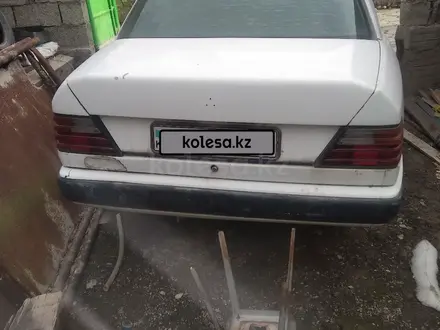 Mercedes-Benz E 200 1985 года за 600 000 тг. в Тараз