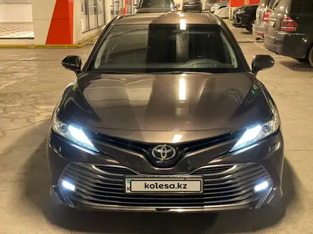Toyota Camry 2019 года за 13 000 000 тг. в Алматы – фото 9