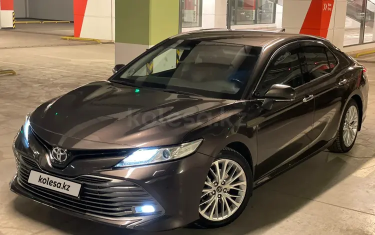 Toyota Camry 2019 года за 13 000 000 тг. в Алматы