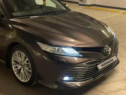 Toyota Camry 2019 года за 13 000 000 тг. в Алматы – фото 8