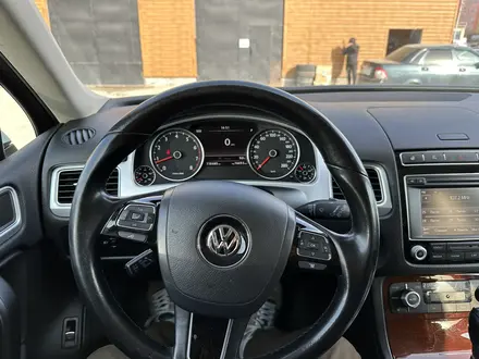 Volkswagen Touareg 2014 года за 14 500 000 тг. в Атырау – фото 14