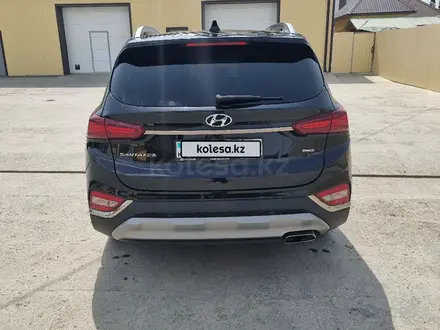 Hyundai Santa Fe 2019 года за 14 500 000 тг. в Атырау – фото 4