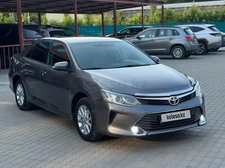 Toyota Camry 2015 года за 10 700 000 тг. в Актобе – фото 4