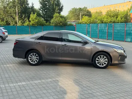 Toyota Camry 2015 года за 10 700 000 тг. в Актобе – фото 3