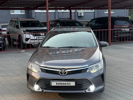 Toyota Camry 2015 года за 10 700 000 тг. в Актобе – фото 5