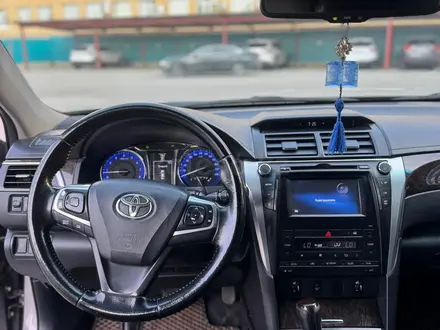 Toyota Camry 2015 года за 10 700 000 тг. в Актобе – фото 10