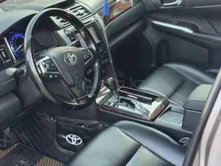 Toyota Camry 2015 года за 10 700 000 тг. в Актобе – фото 9