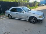 Mercedes-Benz C 200 1994 года за 950 000 тг. в Алматы – фото 2