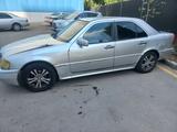 Mercedes-Benz C 200 1994 года за 950 000 тг. в Алматы – фото 3