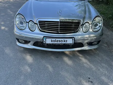Mercedes-Benz E 55 AMG 2003 года за 11 000 000 тг. в Шымкент – фото 2