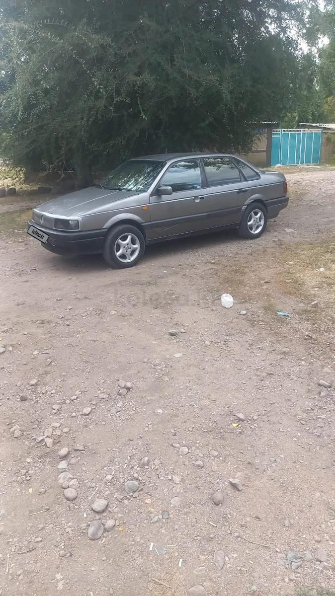 Volkswagen Passat 1992 г.