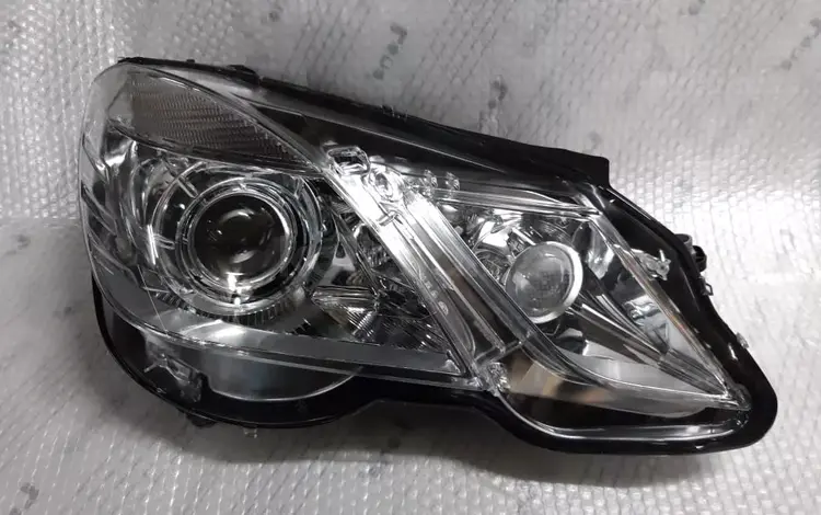 Фара правая Mercedes-Benz E класс W 212 дорестайлинг за 130 000 тг. в Алматы