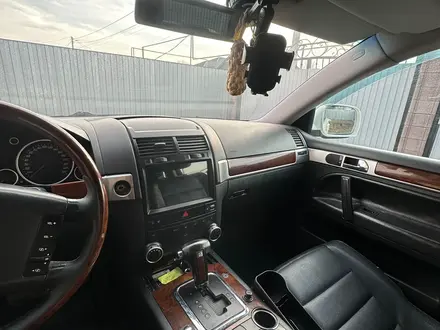 Volkswagen Touareg 2005 года за 6 000 000 тг. в Алматы – фото 6