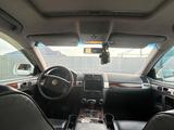 Volkswagen Touareg 2005 года за 6 000 000 тг. в Алматы – фото 5