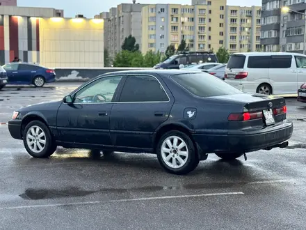 Toyota Camry 1998 года за 2 250 000 тг. в Алматы – фото 4