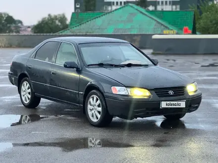Toyota Camry 1998 года за 2 250 000 тг. в Алматы – фото 3