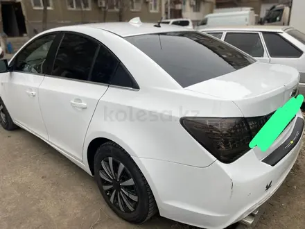 Chevrolet Cruze 2013 года за 3 500 000 тг. в Атырау – фото 3