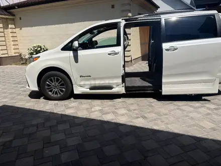 Toyota Sienna 2020 года за 22 500 000 тг. в Алматы – фото 7