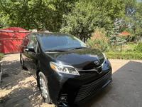 Toyota Sienna 2015 годаfor11 900 000 тг. в Актобе