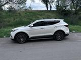 Hyundai Santa Fe 2016 года за 10 700 000 тг. в Алматы – фото 3