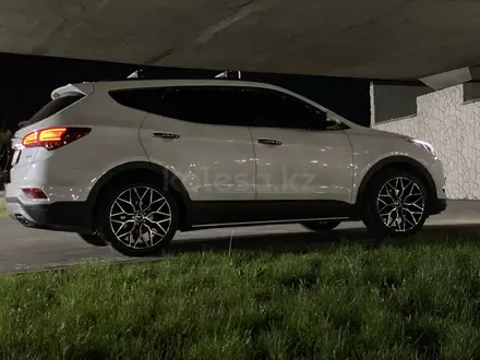 Hyundai Santa Fe 2016 года за 10 300 000 тг. в Алматы – фото 5