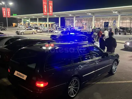 Mercedes-Benz E 320 1999 года за 4 500 000 тг. в Алматы – фото 2