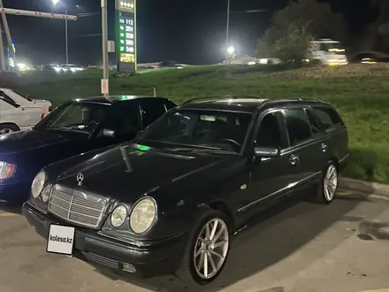 Mercedes-Benz E 320 1999 года за 4 500 000 тг. в Алматы – фото 4