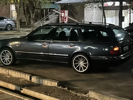 Mercedes-Benz E 320 1999 года за 4 500 000 тг. в Алматы – фото 7