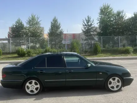 Mercedes-Benz E 320 1998 года за 3 600 000 тг. в Алматы – фото 14