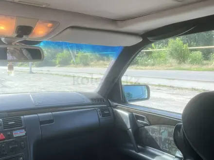 Mercedes-Benz E 320 1998 года за 3 600 000 тг. в Алматы – фото 19