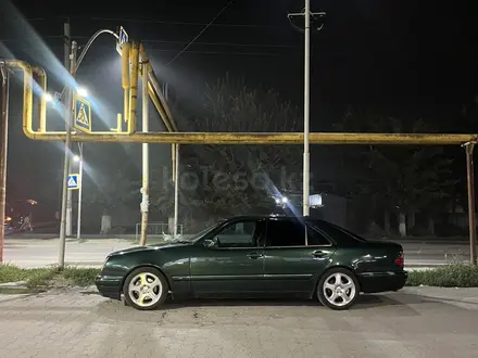 Mercedes-Benz E 320 1998 года за 3 600 000 тг. в Алматы – фото 3