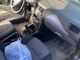 Volkswagen Golf 2000 года за 2 351 250 тг. в Караганда – фото 3