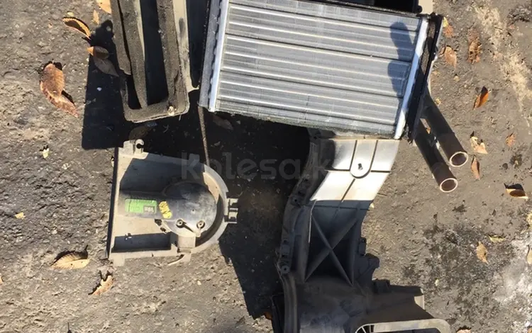 Печка радиатор маторчик корпус печки пасат Б5үшін10 000 тг. в Алматы