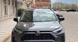 Toyota RAV4 2023 года за 14 700 000 тг. в Актау