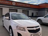 Chevrolet Cruze 2013 года за 3 500 000 тг. в Атырау – фото 2