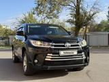 Toyota Highlander 2014 года за 12 900 000 тг. в Астана