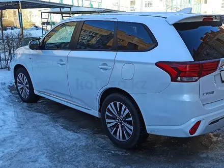 Mitsubishi Outlander 2022 года за 12 000 000 тг. в Актобе – фото 3