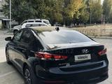 Hyundai Elantra 2017 года за 4 450 000 тг. в Уральск – фото 4