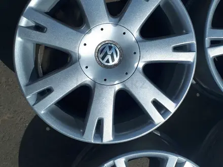 От Volkswagen диски Original в новом состоянии за 185 000 тг. в Алматы – фото 2
