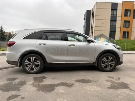 Kia Sorento 2018 года за 14 500 000 тг. в Алматы – фото 2