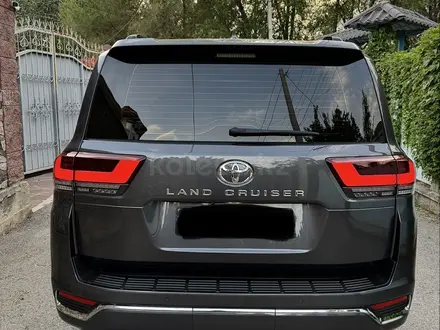 Toyota Land Cruiser 2022 года за 48 500 000 тг. в Алматы – фото 5