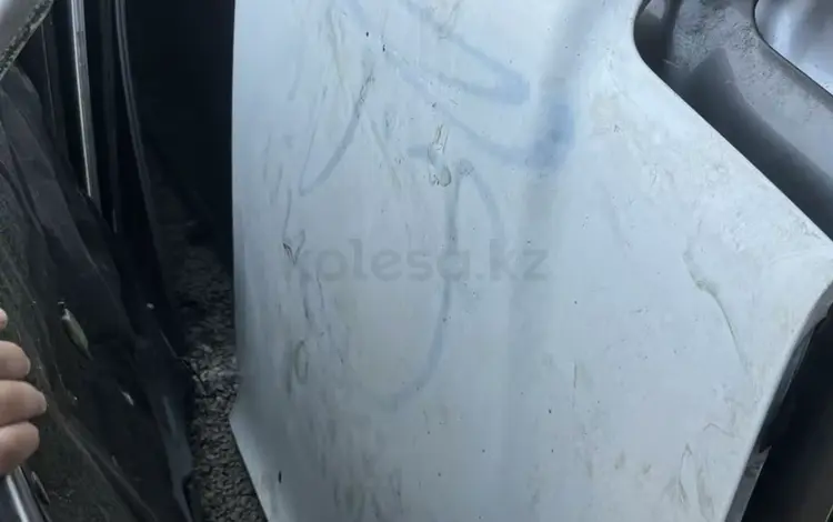 W124 мерседес бенз ешка капот за 130 000 тг. в Шымкент
