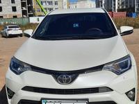 Toyota RAV4 2016 годаfor11 500 000 тг. в Астана