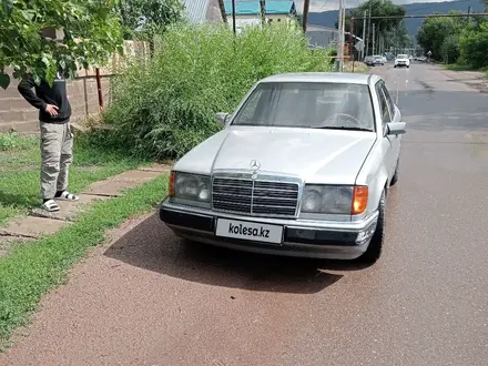 Mercedes-Benz E 200 1991 года за 800 000 тг. в Узынагаш – фото 4